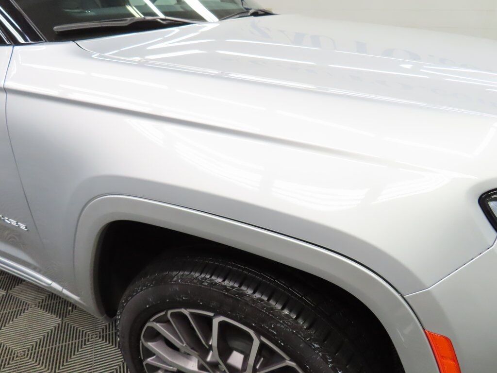 2024 Jeep Grand Cherokee L Summit 4WD Fond du Lac WI