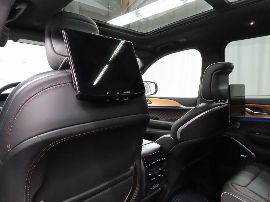 2024 Jeep Grand Cherokee L Summit 4WD Fond du Lac WI