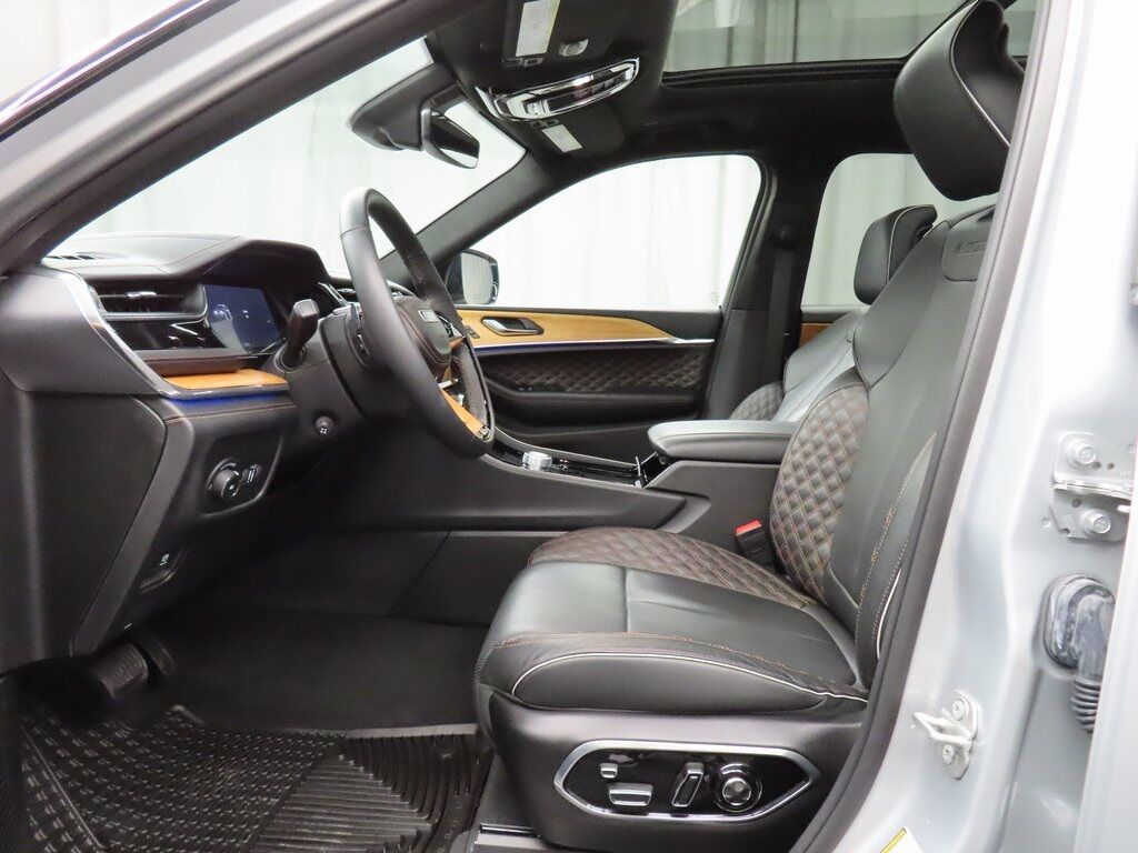 2024 Jeep Grand Cherokee L Summit 4WD Fond du Lac WI