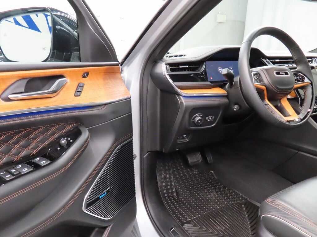 2024 Jeep Grand Cherokee L Summit 4WD Fond du Lac WI
