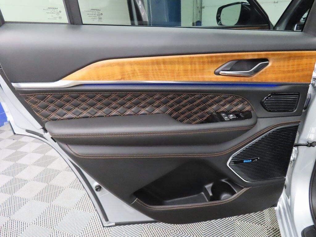 2024 Jeep Grand Cherokee L Summit 4WD Fond du Lac WI