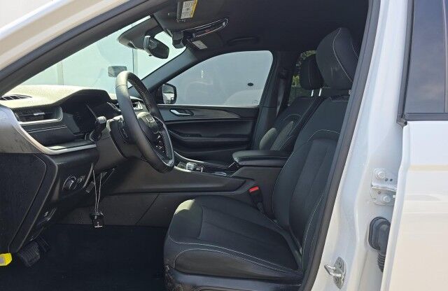 2024 Jeep Grand Cherokee Laredo Burnet TX