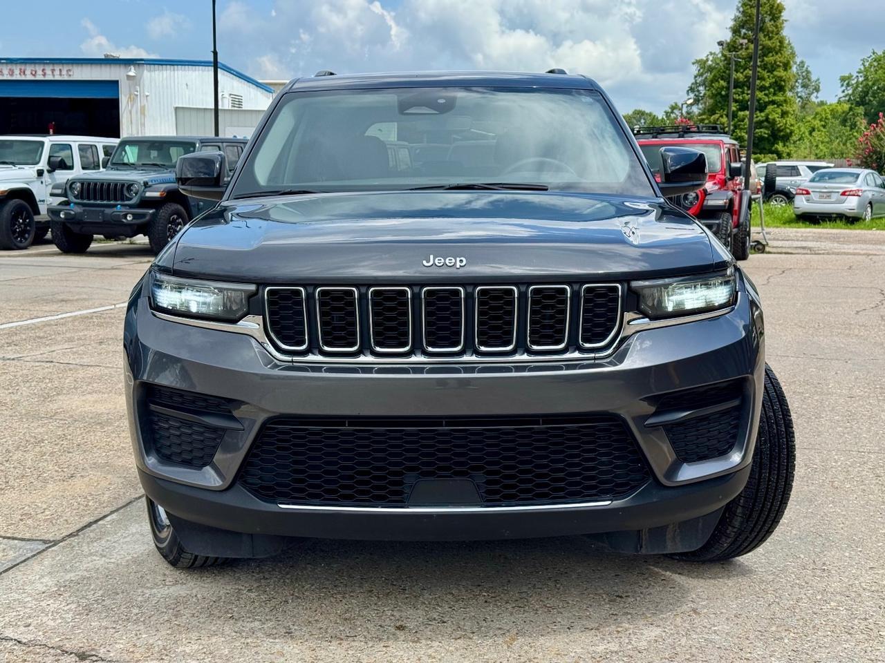 2024 Jeep Grand Cherokee Laredo 4x2