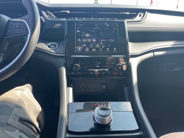 2024 Jeep Grand Cherokee Laredo Cleveland OH