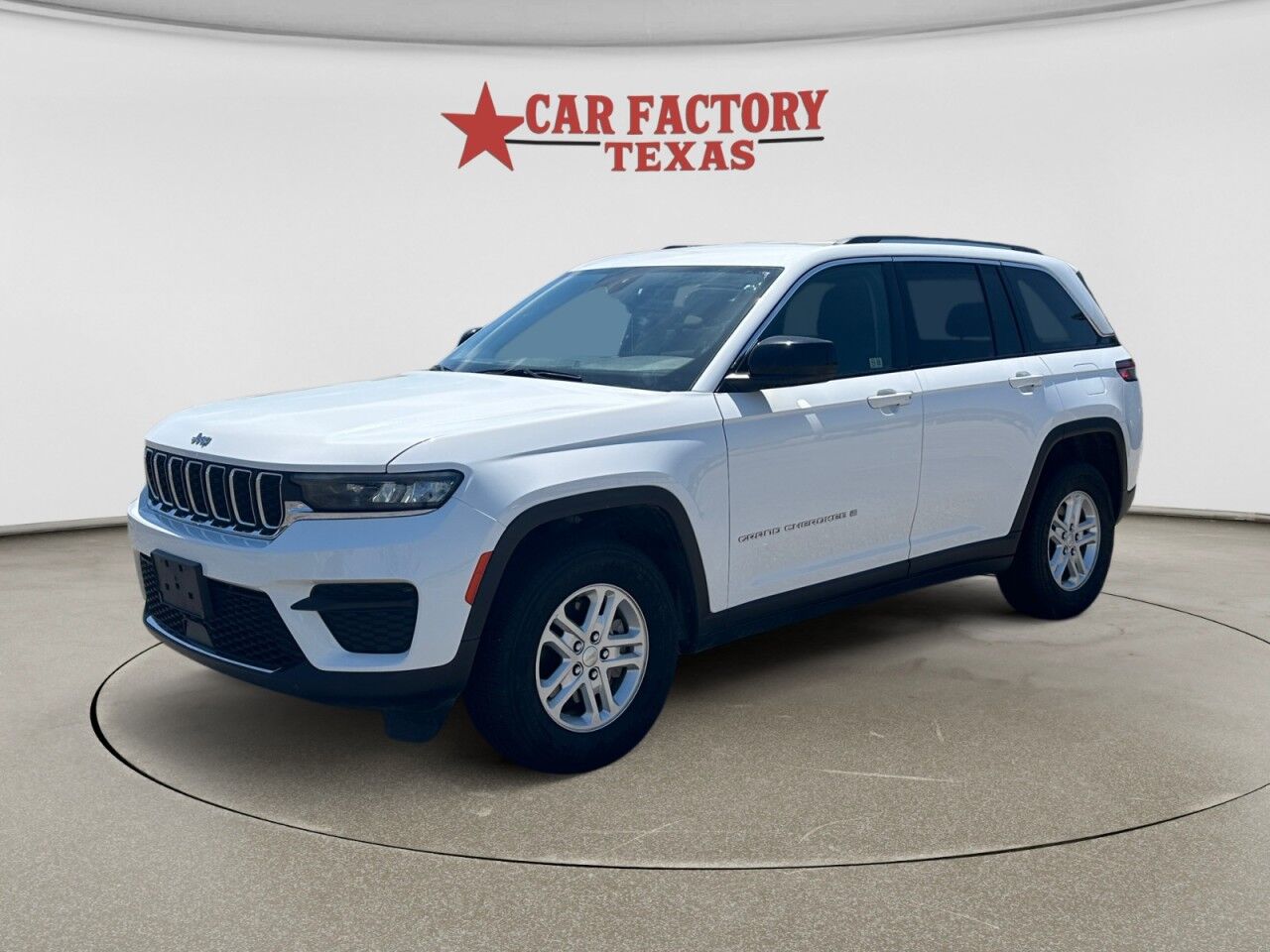 2024 Jeep Grand Cherokee Laredo's photo