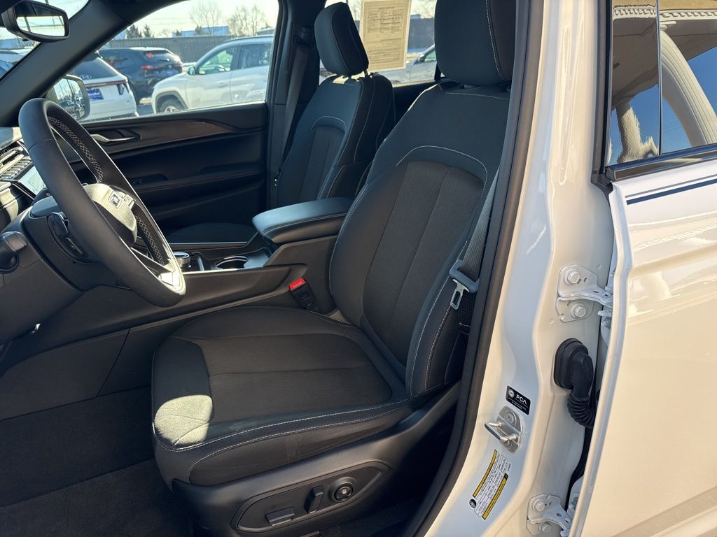 2024 Jeep Grand Cherokee Laredo Mount Joy PA