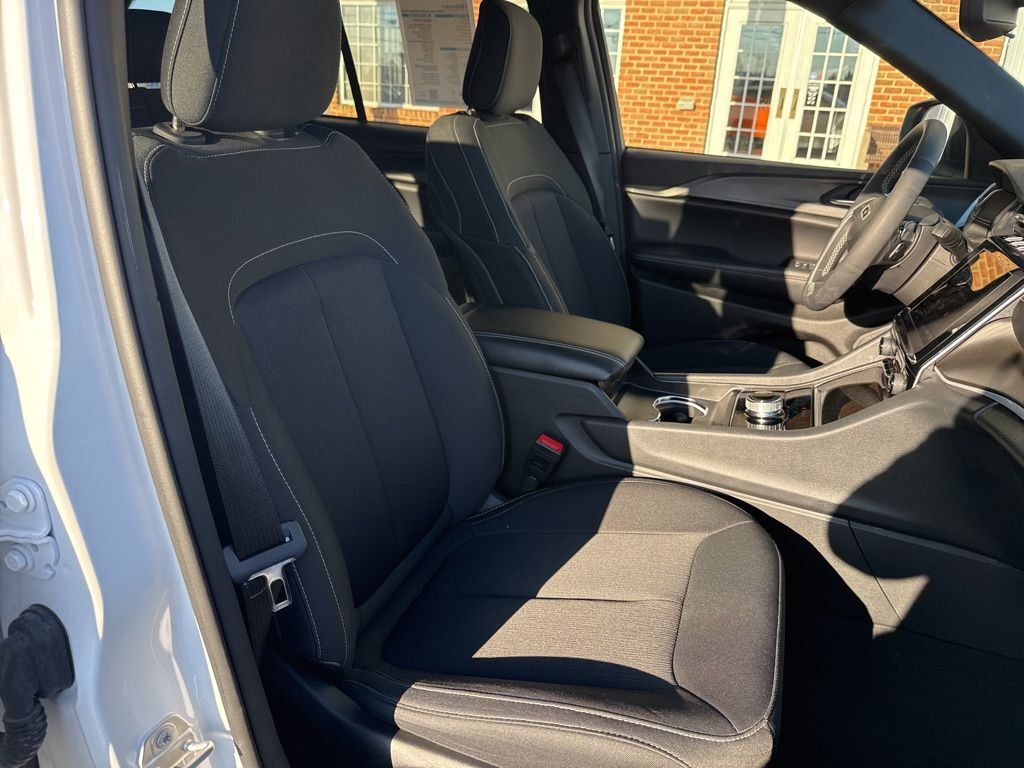 2024 Jeep Grand Cherokee Laredo Mount Joy PA