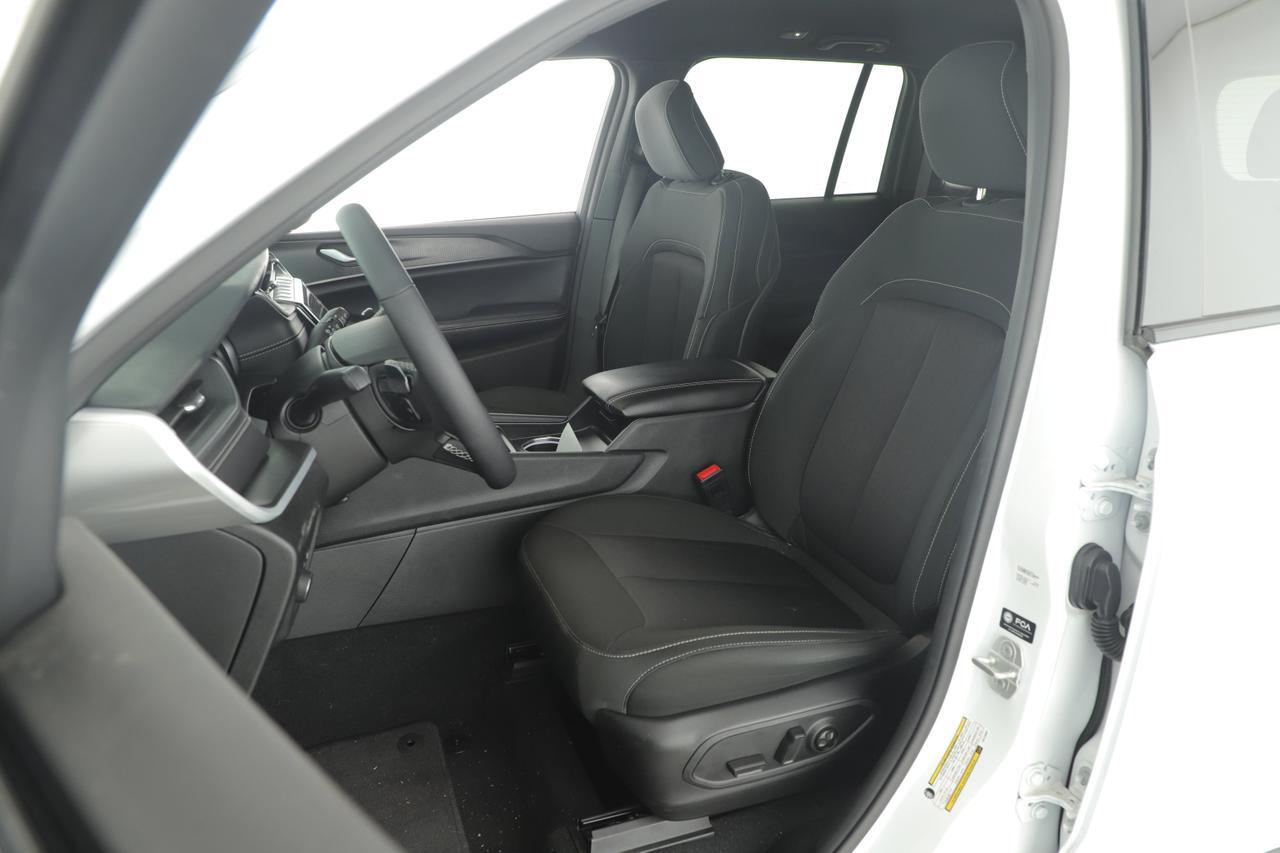 2024 Jeep Grand Cherokee Laredo New Braunfels TX