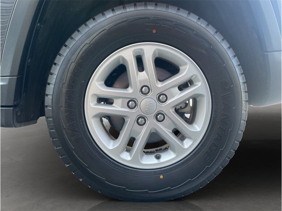 2024 Jeep Grand Cherokee Laredo Sport Utility 4D Port Orchard WA