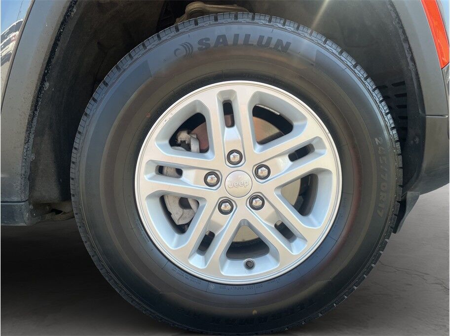 2024 Jeep Grand Cherokee Laredo Sport Utility 4D Port Orchard WA