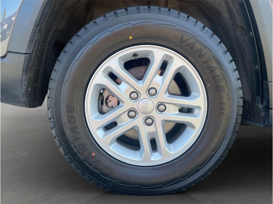 2024 Jeep Grand Cherokee Laredo Sport Utility 4D Port Orchard WA
