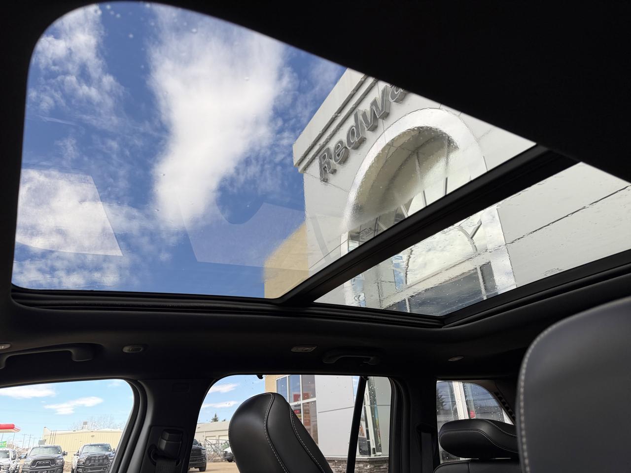 2024 Jeep Grand Cherokee Limited 4WD | V6 | Leather | NAV | Black Appearance Package | 2IN Gloss Black Wheels | Heated Seats Redwater AB