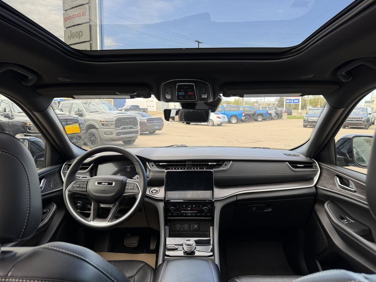 2024 Jeep Grand Cherokee Limited 4WD | V6 | Leather | NAV | Black Appearance Package | 2IN Gloss Black Wheels | Heated Seats Redwater AB