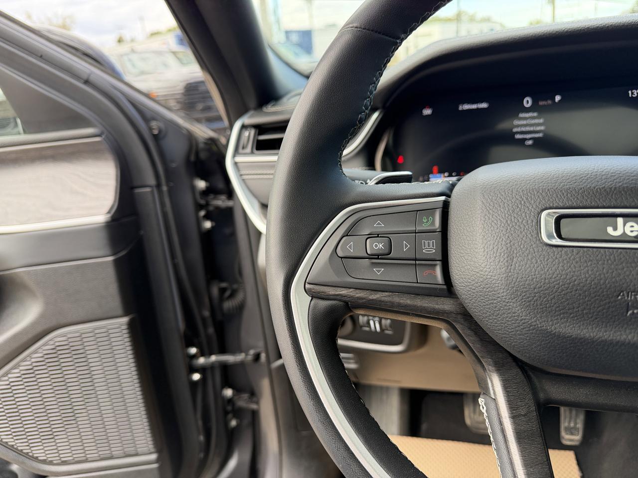 2024 Jeep Grand Cherokee Limited 4WD | V6 | Leather | NAV | Black Appearance Package | 2IN Gloss Black Wheels | Heated Seats Redwater AB