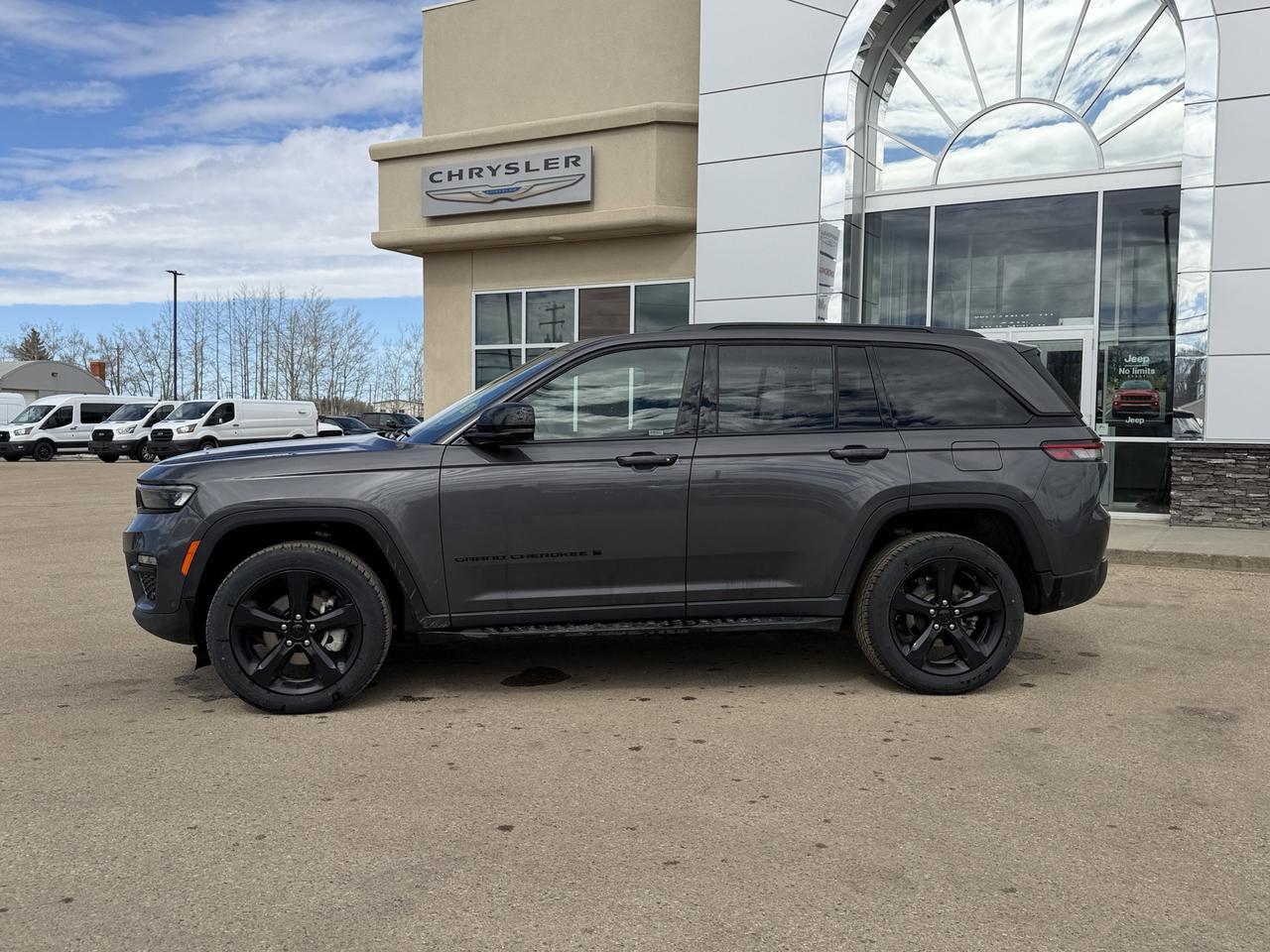 2024 Jeep Grand Cherokee Limited 4WD | V6 | Leather | NAV | Black Appearance Package | 2IN Gloss Black Wheels | Heated Seats Redwater AB