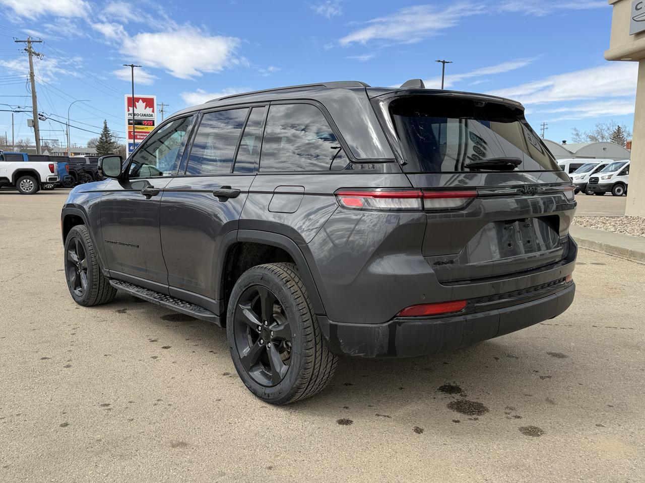 2024 Jeep Grand Cherokee Limited 4WD | V6 | Leather | NAV | Black Appearance Package | 2IN Gloss Black Wheels | Heated Seats Redwater AB
