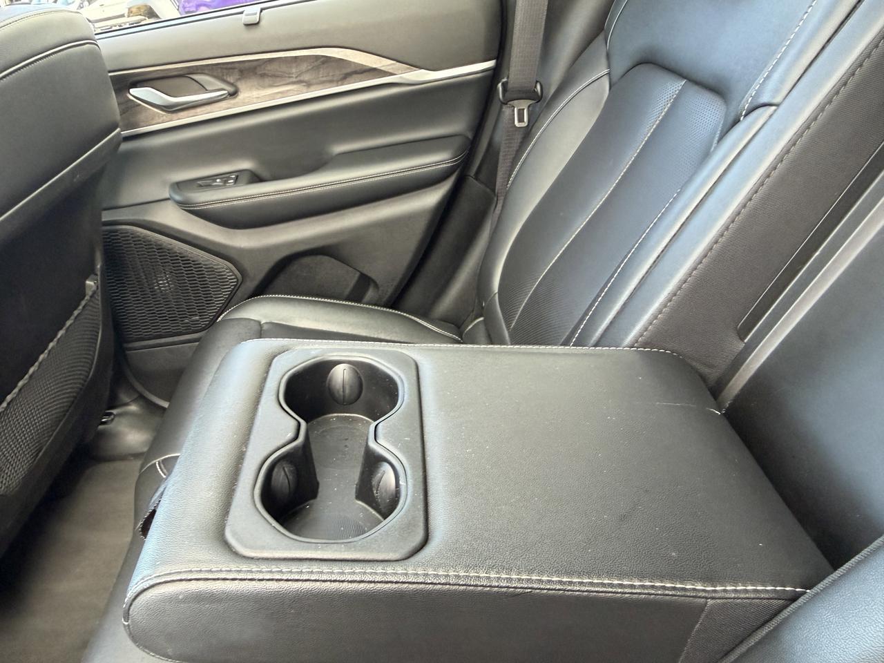 2024 Jeep Grand Cherokee Limited 4WD | V6 | Leather | NAV | Black Appearance Package | 2IN Gloss Black Wheels | Heated Seats Redwater AB