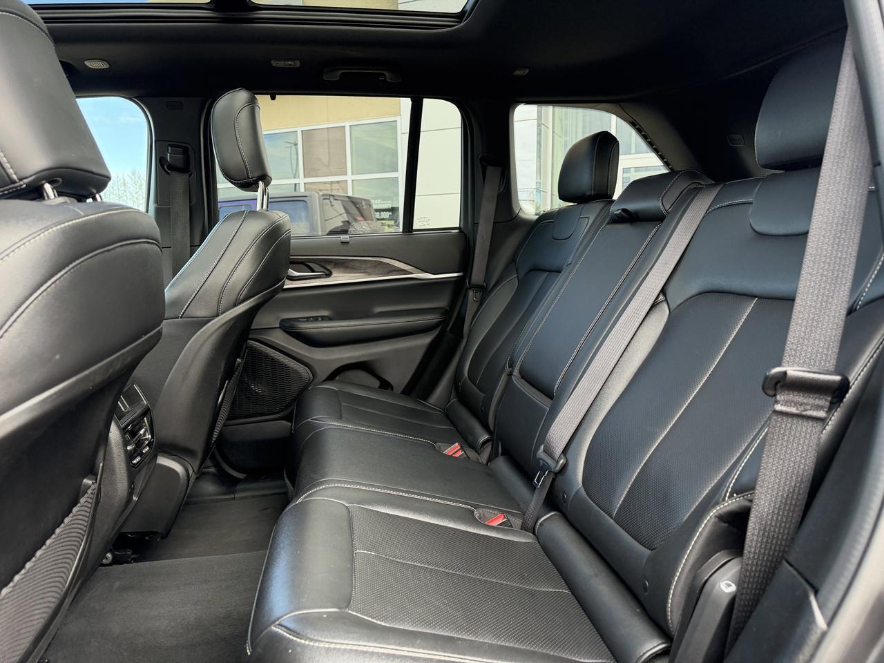 2024 Jeep Grand Cherokee Limited 4WD | V6 | Leather | NAV | Black Appearance Package | 2IN Gloss Black Wheels | Heated Seats Redwater AB