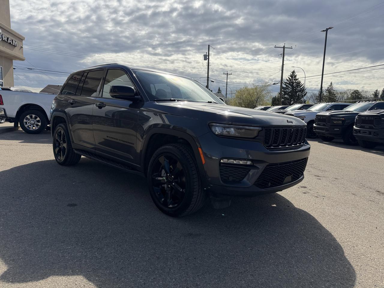 2024 Jeep Grand Cherokee Limited 4WD | V6 | Leather | NAV | Black Appearance Package | 2IN Gloss Black Wheels | Heated Seats Redwater AB