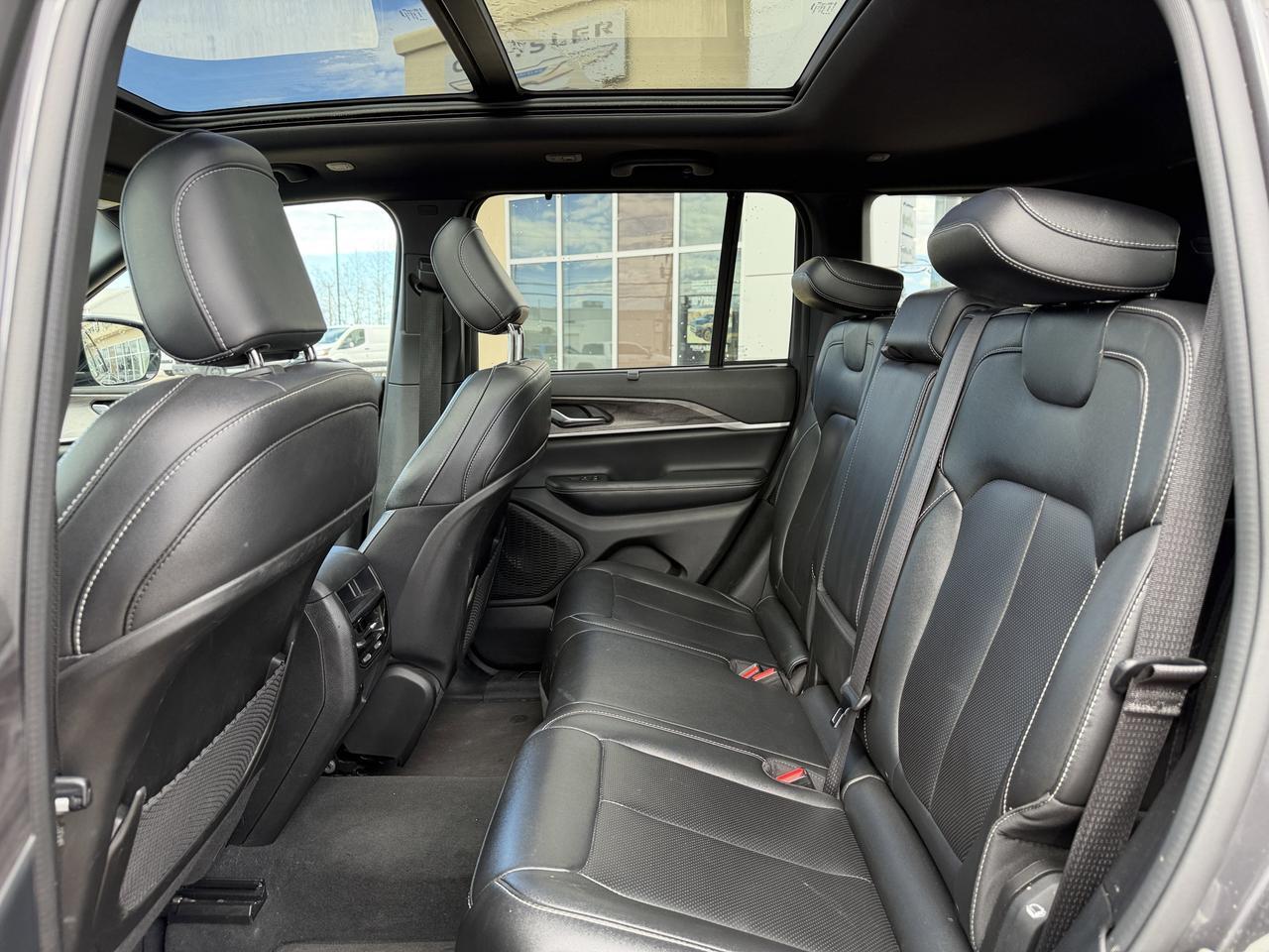 2024 Jeep Grand Cherokee Limited 4WD | V6 | Leather | NAV | Black Appearance Package | 2IN Gloss Black Wheels | Heated Seats Redwater AB