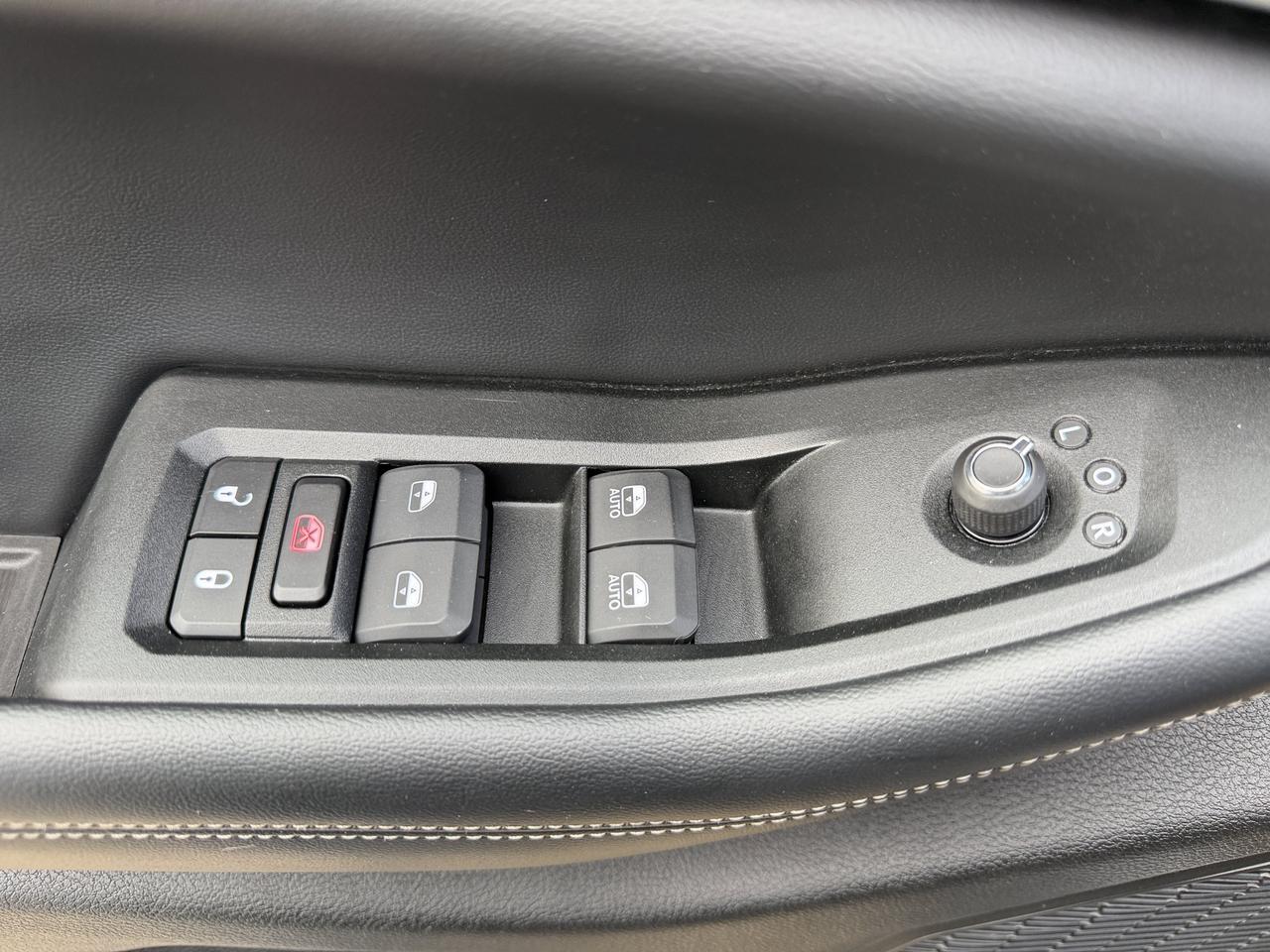 2024 Jeep Grand Cherokee Limited 4WD | V6 | Leather | NAV | Black Appearance Package | 2IN Gloss Black Wheels | Heated Seats Redwater AB