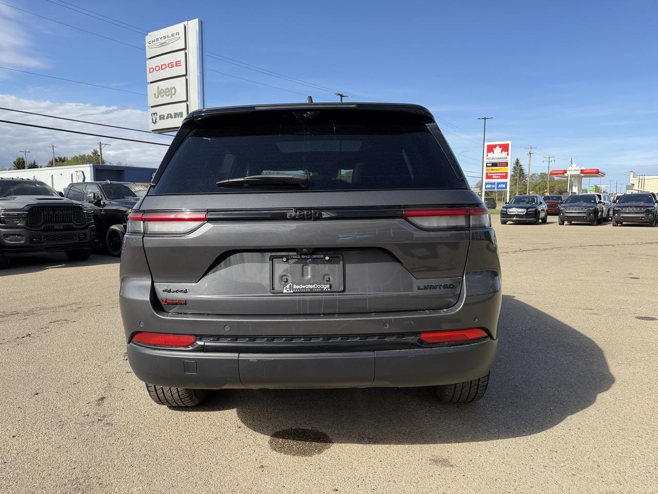 2024 Jeep Grand Cherokee Limited 4WD | V6 | Leather | NAV | Black Appearance Package | 2IN Gloss Black Wheels | Heated Seats Redwater AB