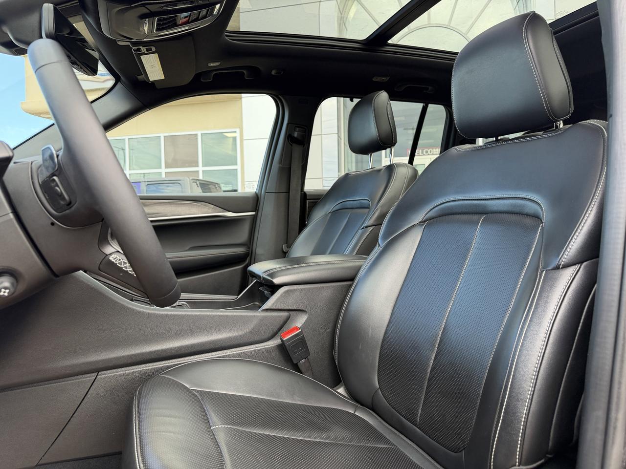 2024 Jeep Grand Cherokee Limited 4WD | V6 | Leather | NAV | Black Appearance Package | 2IN Gloss Black Wheels | Heated Seats Redwater AB