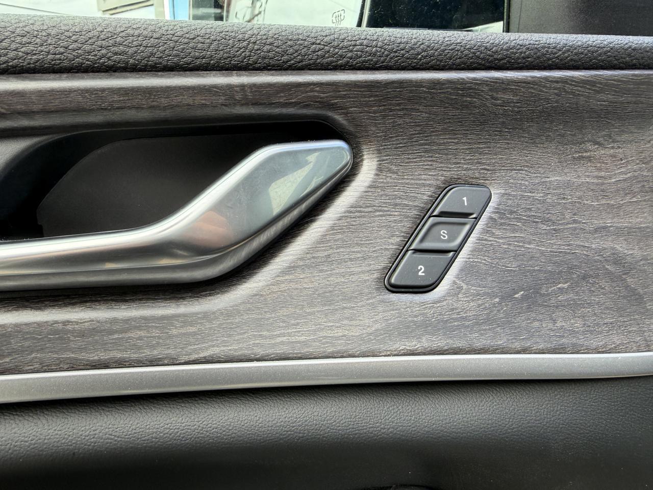 2024 Jeep Grand Cherokee Limited 4WD | V6 | Leather | NAV | Black Appearance Package | 2IN Gloss Black Wheels | Heated Seats Redwater AB