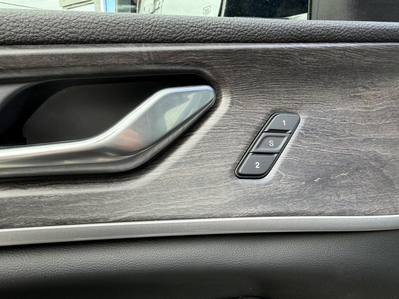 2024 Jeep Grand Cherokee Limited 4WD | V6 | Leather | NAV | Black Appearance Package | 2IN Gloss Black Wheels | Heated Seats Redwater AB