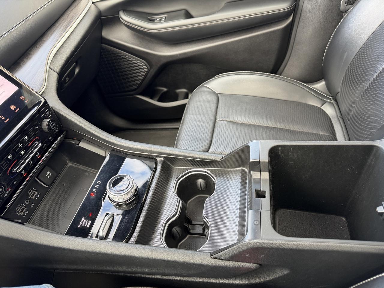 2024 Jeep Grand Cherokee Limited 4WD | V6 | Leather | NAV | Black Appearance Package | 2IN Gloss Black Wheels | Heated Seats Redwater AB