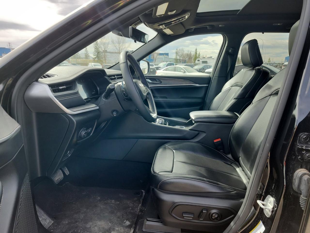 2024 Jeep Grand Cherokee Limited 4WD | V6 | NAV | Leather | Heated Seats | Power Liftgate | 20IN Gloss Black Wheels Redwater AB