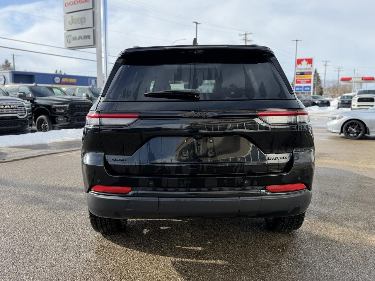 2024 Jeep Grand Cherokee Limited 4x4 | Luxury Tech | Pano Sunroof | Heated Vented Seats | Remote Start | Power Liftgate Redwater AB