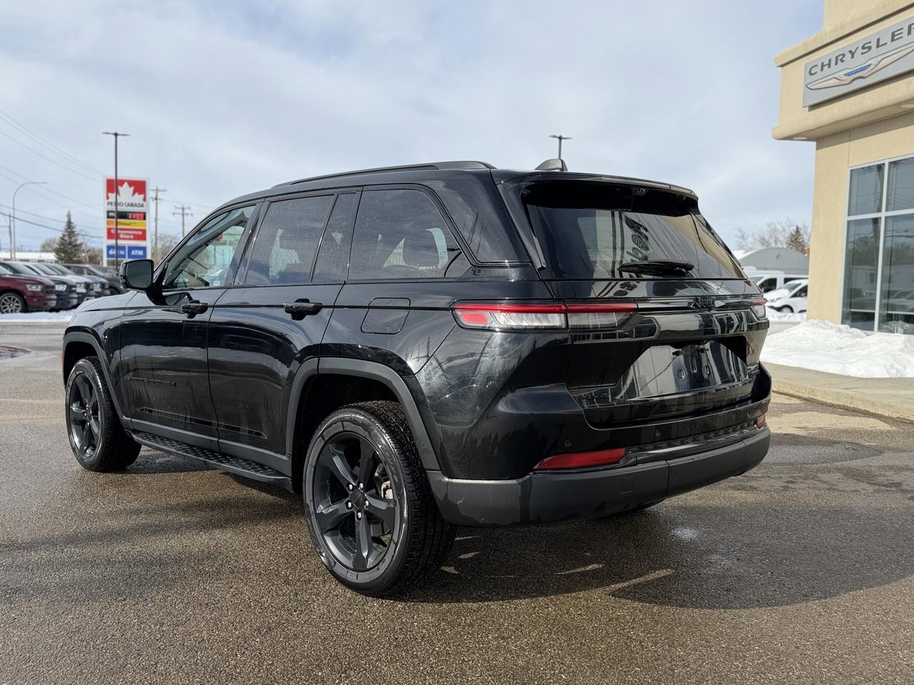 2024 Jeep Grand Cherokee Limited 4x4 | Luxury Tech | Pano Sunroof | Heated Vented Seats | Remote Start | Power Liftgate Redwater AB