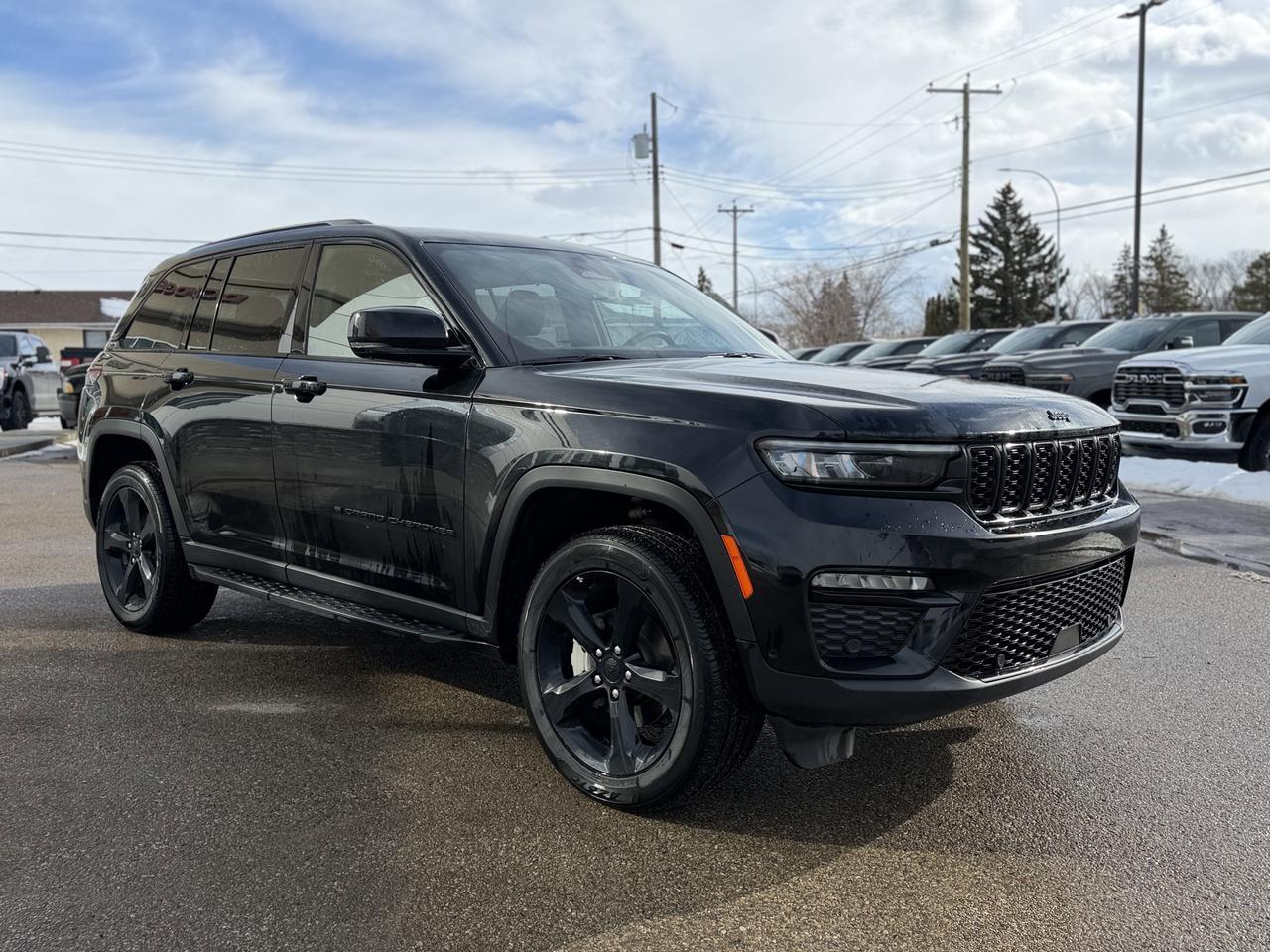 2024 Jeep Grand Cherokee Limited 4x4 | Luxury Tech | Pano Sunroof | Heated Vented Seats | Remote Start | Power Liftgate Redwater AB