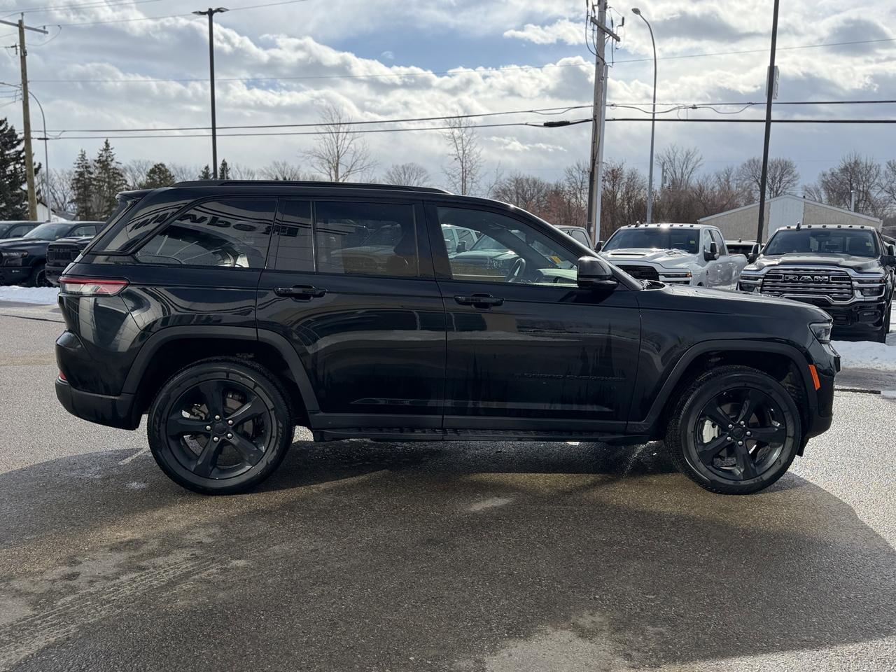 2024 Jeep Grand Cherokee Limited 4x4 | Luxury Tech | Pano Sunroof | Heated Vented Seats | Remote Start | Power Liftgate Redwater AB
