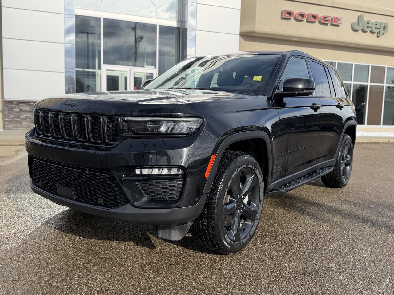 2024 Jeep Grand Cherokee Limited 4x4 | Luxury Tech | Pano Sunroof | Heated Vented Seats | Remote Start | Power Liftgate Redwater AB