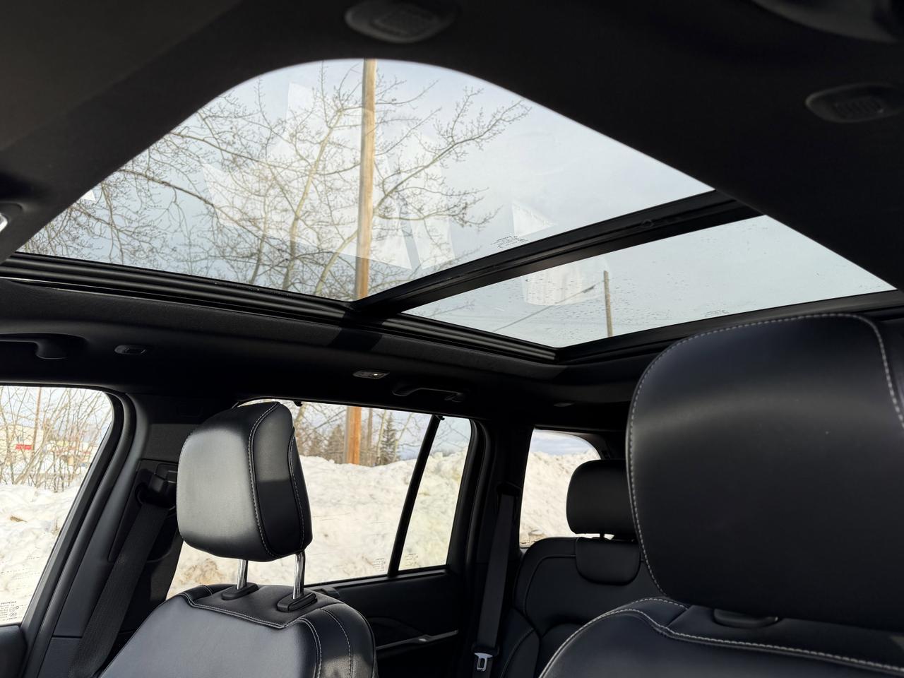 2024 Jeep Grand Cherokee Limited 4x4 | Luxury Tech | Pano Sunroof | Heated Vented Seats | Remote Start | Power Liftgate Redwater AB