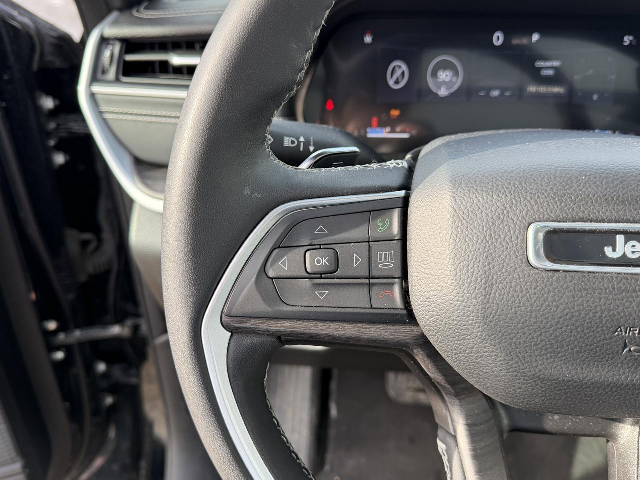 2024 Jeep Grand Cherokee Limited 4x4 | Luxury Tech | Pano Sunroof | Heated Vented Seats | Remote Start | Power Liftgate Redwater AB