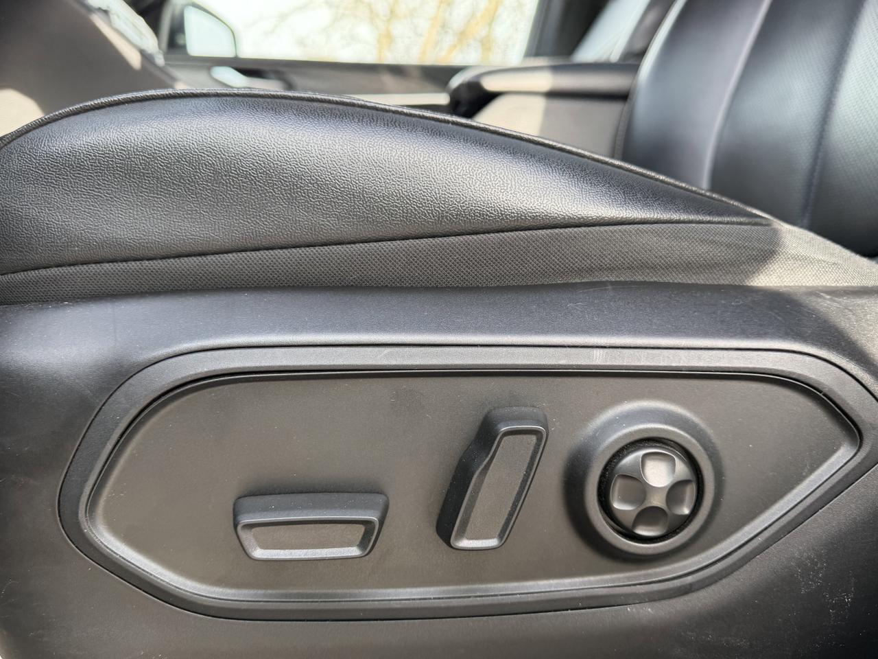 2024 Jeep Grand Cherokee Limited 4x4 | Luxury Tech | Pano Sunroof | Heated Vented Seats | Remote Start | Power Liftgate Redwater AB