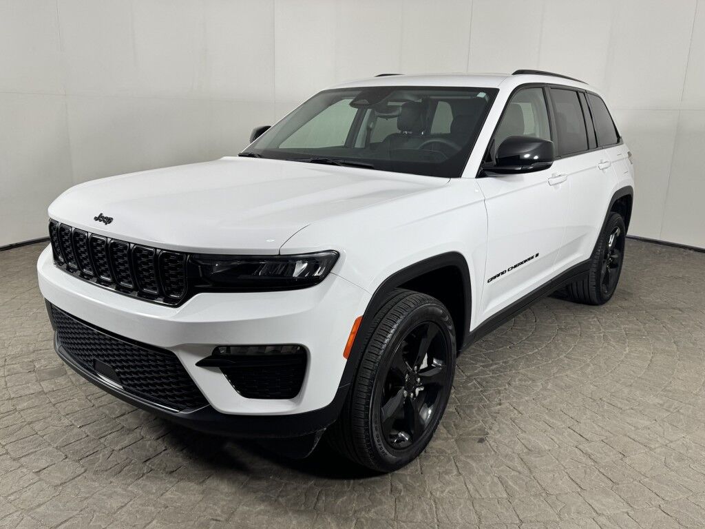 2024 Jeep Grand Cherokee Limited 4x4 w/ Black Appearance Package Maumee OH