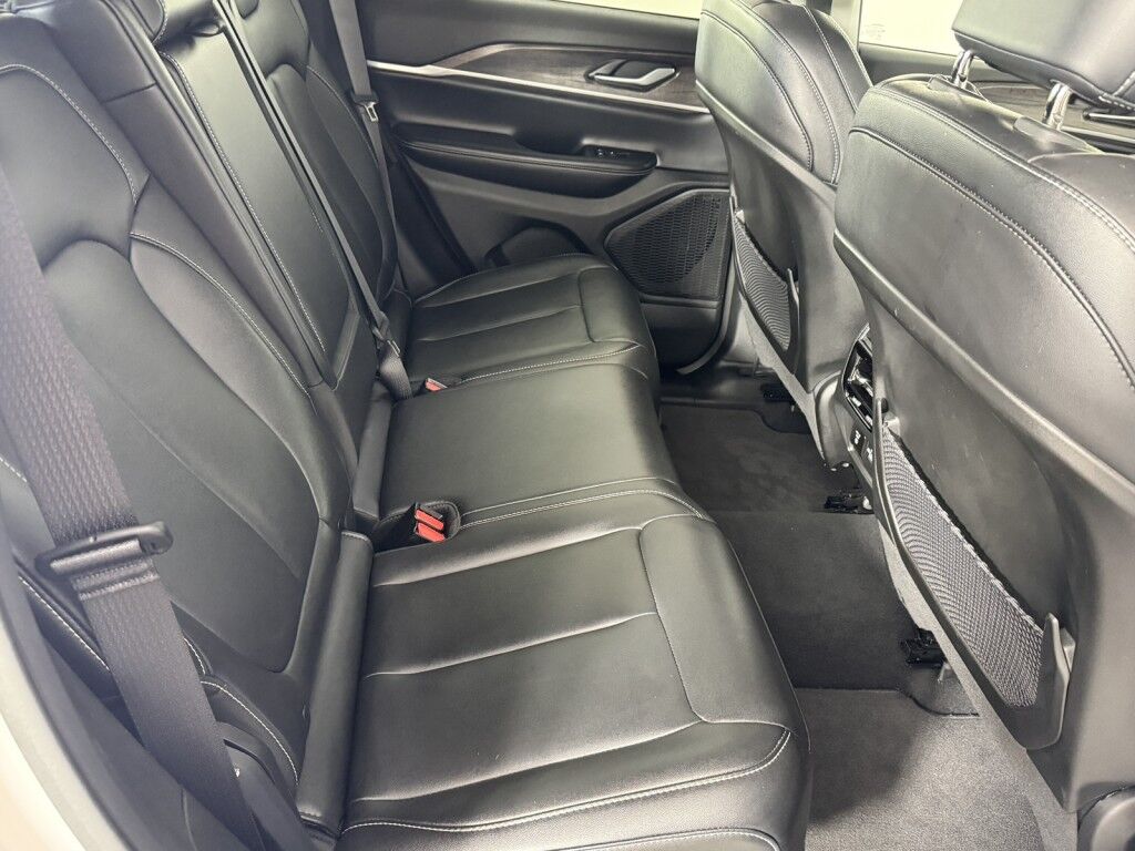 2024 Jeep Grand Cherokee Limited 4x4 w/ Black Appearance Package Maumee OH