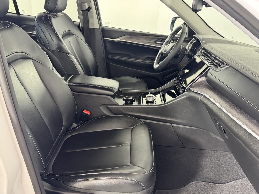 2024 Jeep Grand Cherokee Limited 4x4 w/ Black Appearance Package Maumee OH
