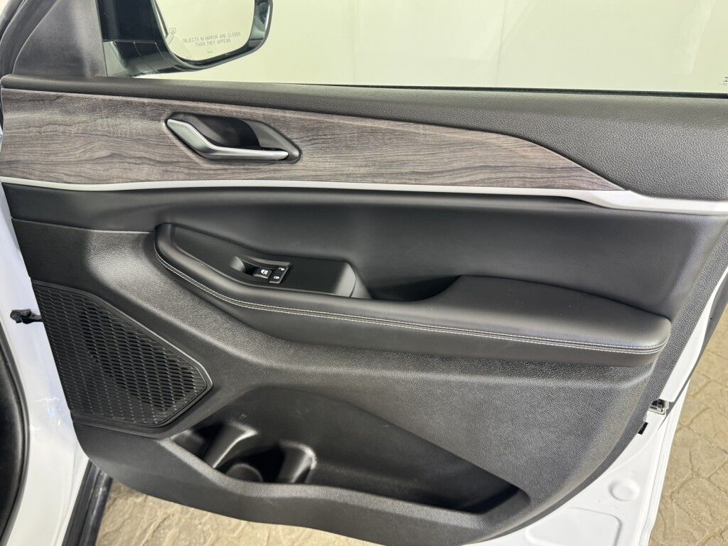 2024 Jeep Grand Cherokee Limited 4x4 w/ Black Appearance Package Maumee OH