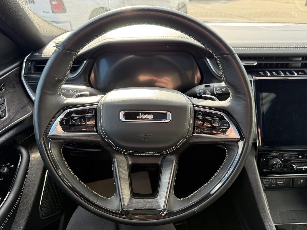 2024 Jeep Grand Cherokee Overland 4x4 | V6 Pentastar | Pano Sunroof | Massage Leather Seats | NAV | Night Vision| HUD Redwater AB