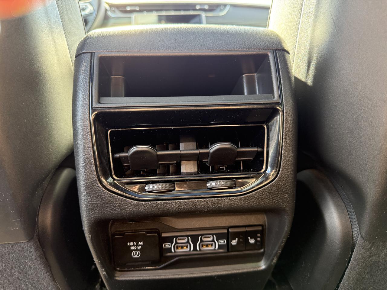 2024 Jeep Grand Cherokee Overland 4x4 | V6 Pentastar | Pano Sunroof | Massage Leather Seats | NAV | Night Vision| HUD Redwater AB