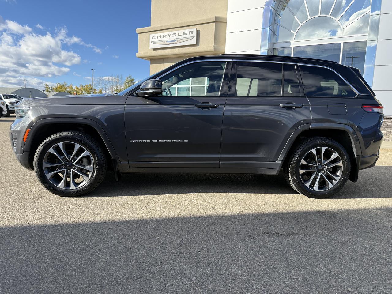 2024 Jeep Grand Cherokee Overland 4x4 | V6 Pentastar | Pano Sunroof | Massage Leather Seats | NAV | Night Vision| HUD Redwater AB