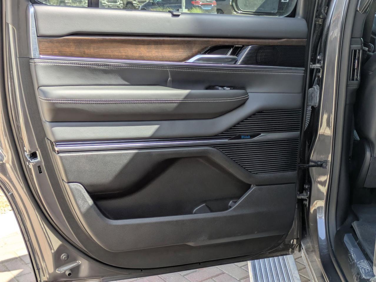 2024 Jeep Grand Wagoneer BASE Castroville TX