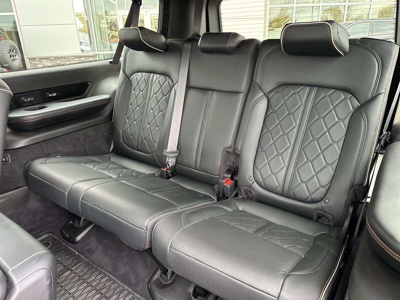2024 Jeep Grand Wagoneer L Series III 4x4 | Low KMs | 3L Hurricane | Leather | NAV | Heated Vented Seats | Sunroof Redwater AB