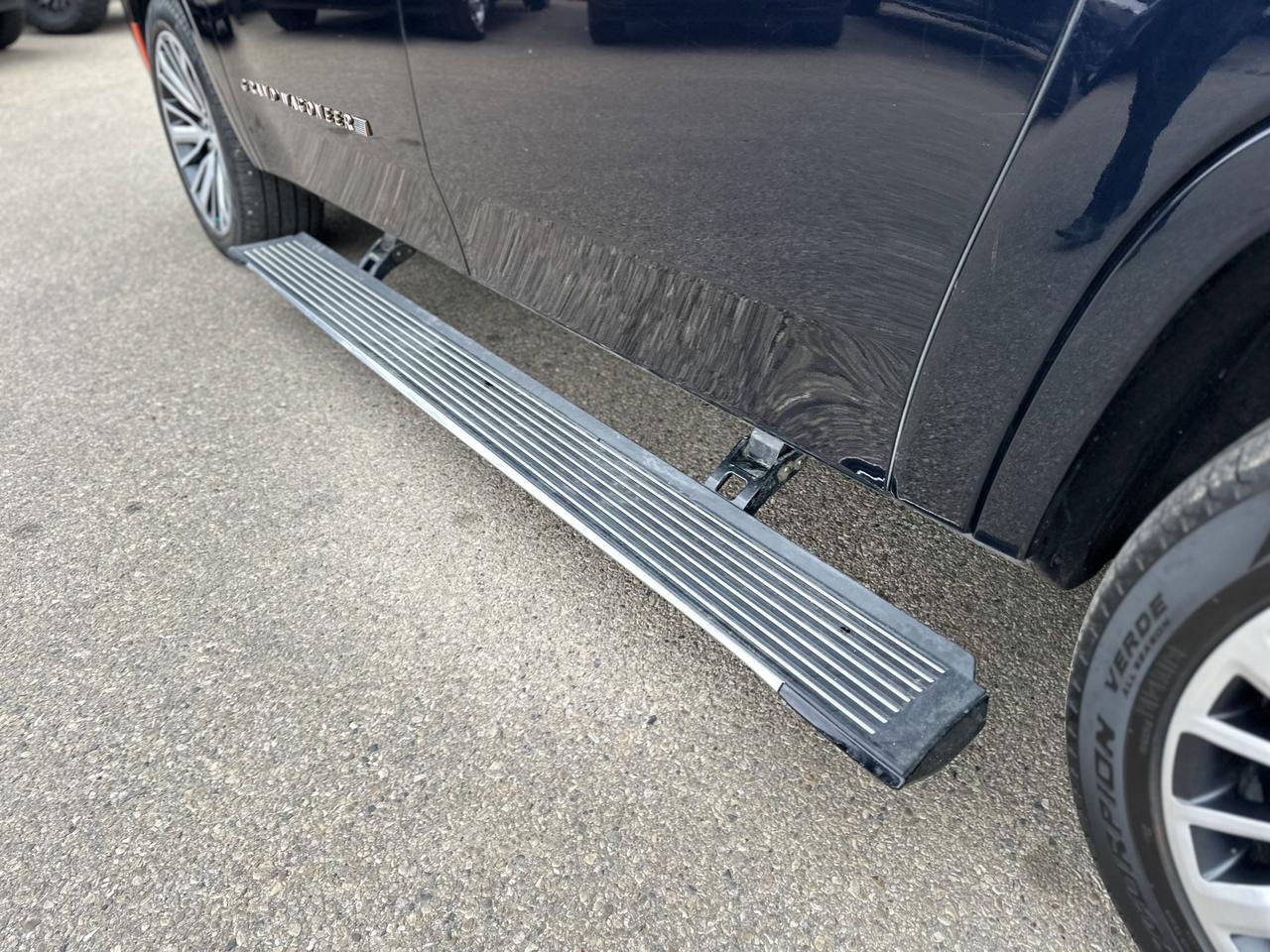 2024 Jeep Grand Wagoneer L Series III 4x4 | Low KMs | 3L Hurricane | Leather | NAV | Heated Vented Seats | Sunroof Redwater AB