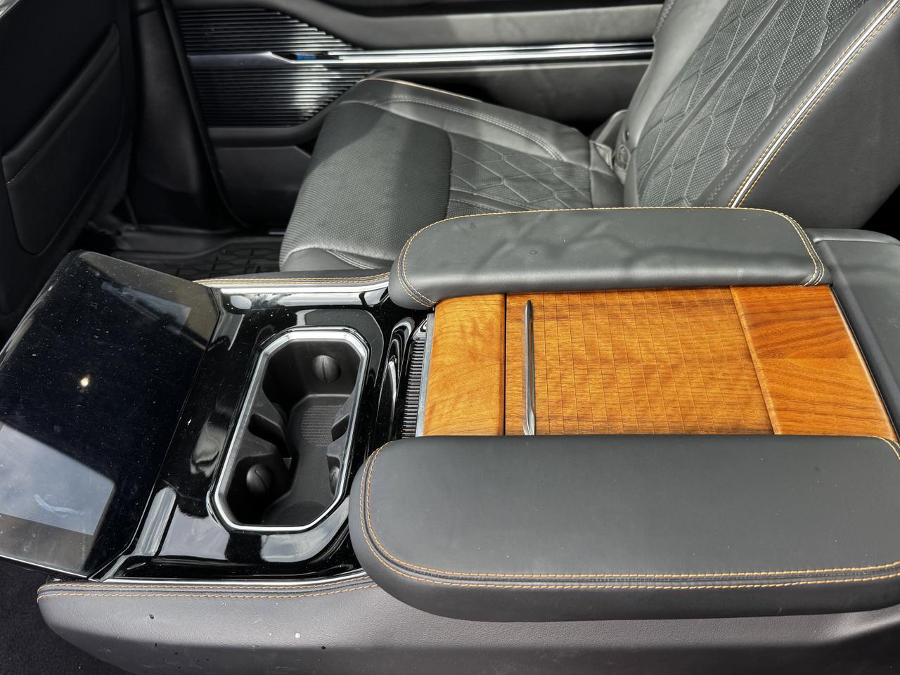 2024 Jeep Grand Wagoneer L Series III 4x4 | Low KMs | 3L Hurricane | Leather | NAV | Heated Vented Seats | Sunroof Redwater AB